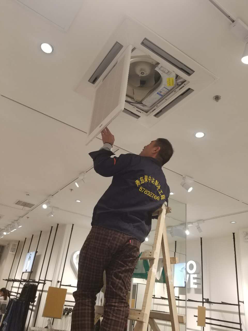 青島麥凱樂(lè)中央空調(diào)清洗01.jpg 青島麥凱樂(lè)中央空調(diào)清洗01.jpg